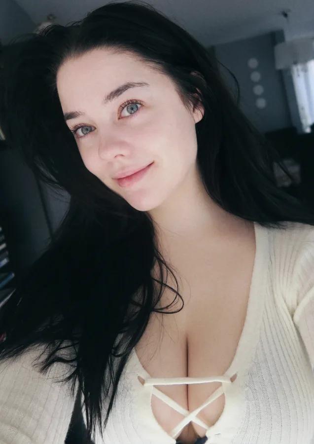 My pink pussy horny and need Snapchat United States